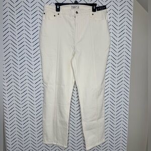 NWT Abercrombie 90’s Ultra High Rise Straight Winter White Cream Jean Size 33
